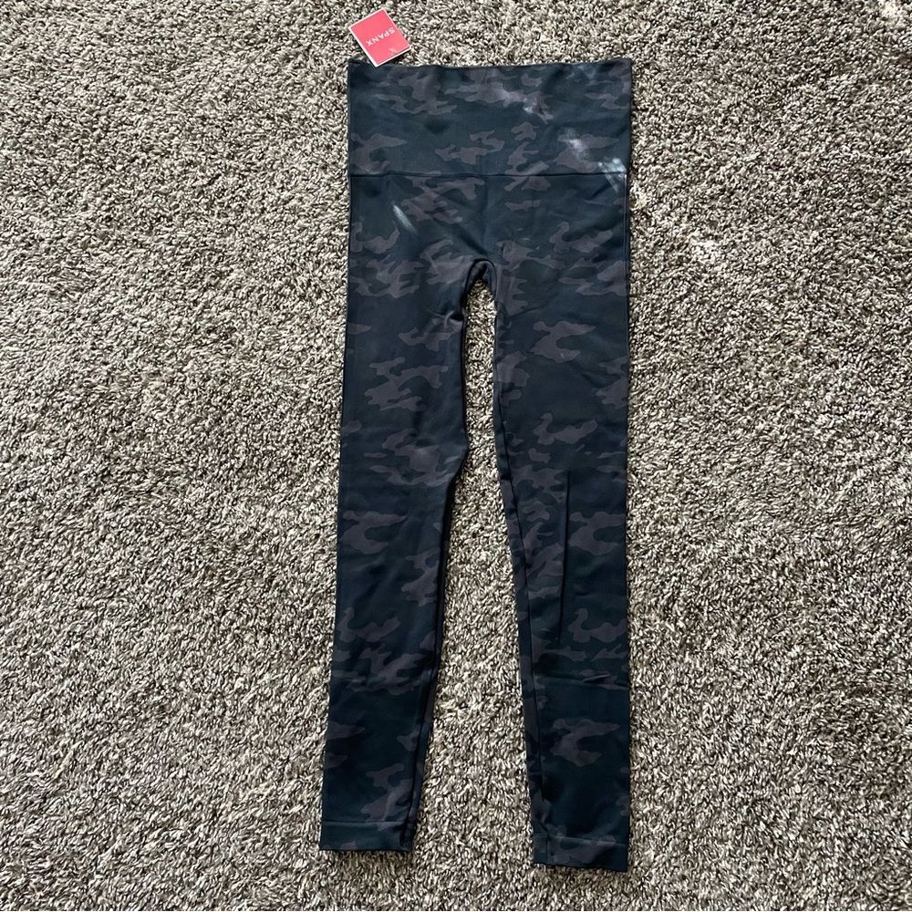 Spanx Look At Me Now Black Camouflage Leggings Women’s Sz Small (FL3515)